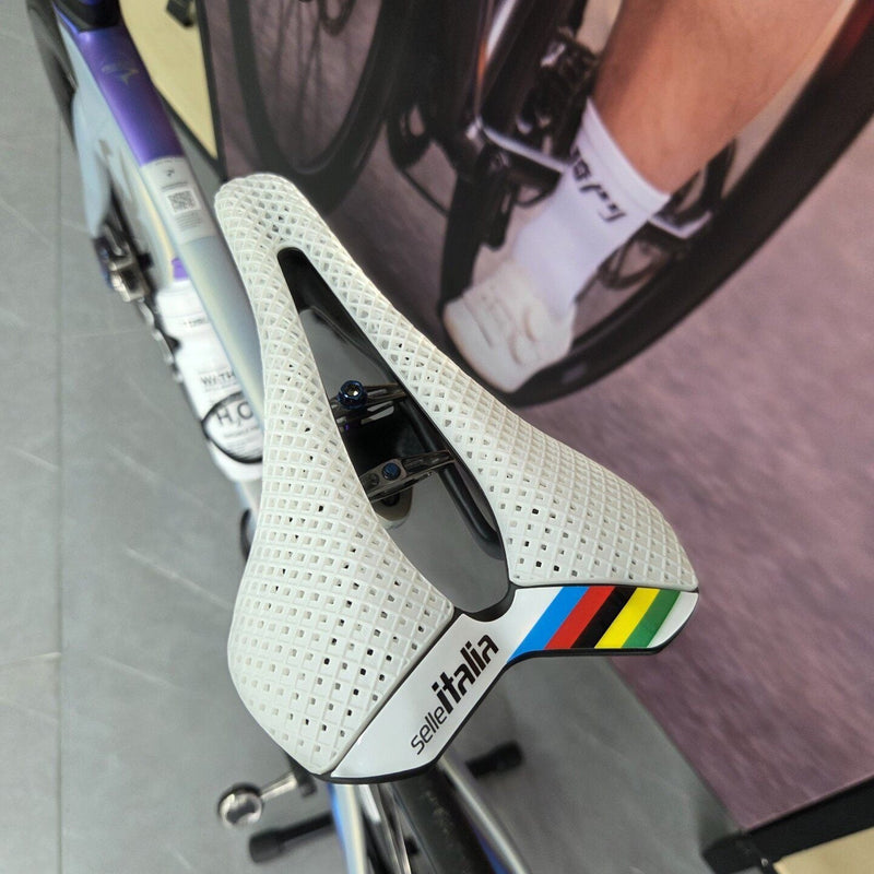 PAVEWAY SLR 4D 3D-Inspired Carbon Racing Saddle — 242 × 143mm — Black / White